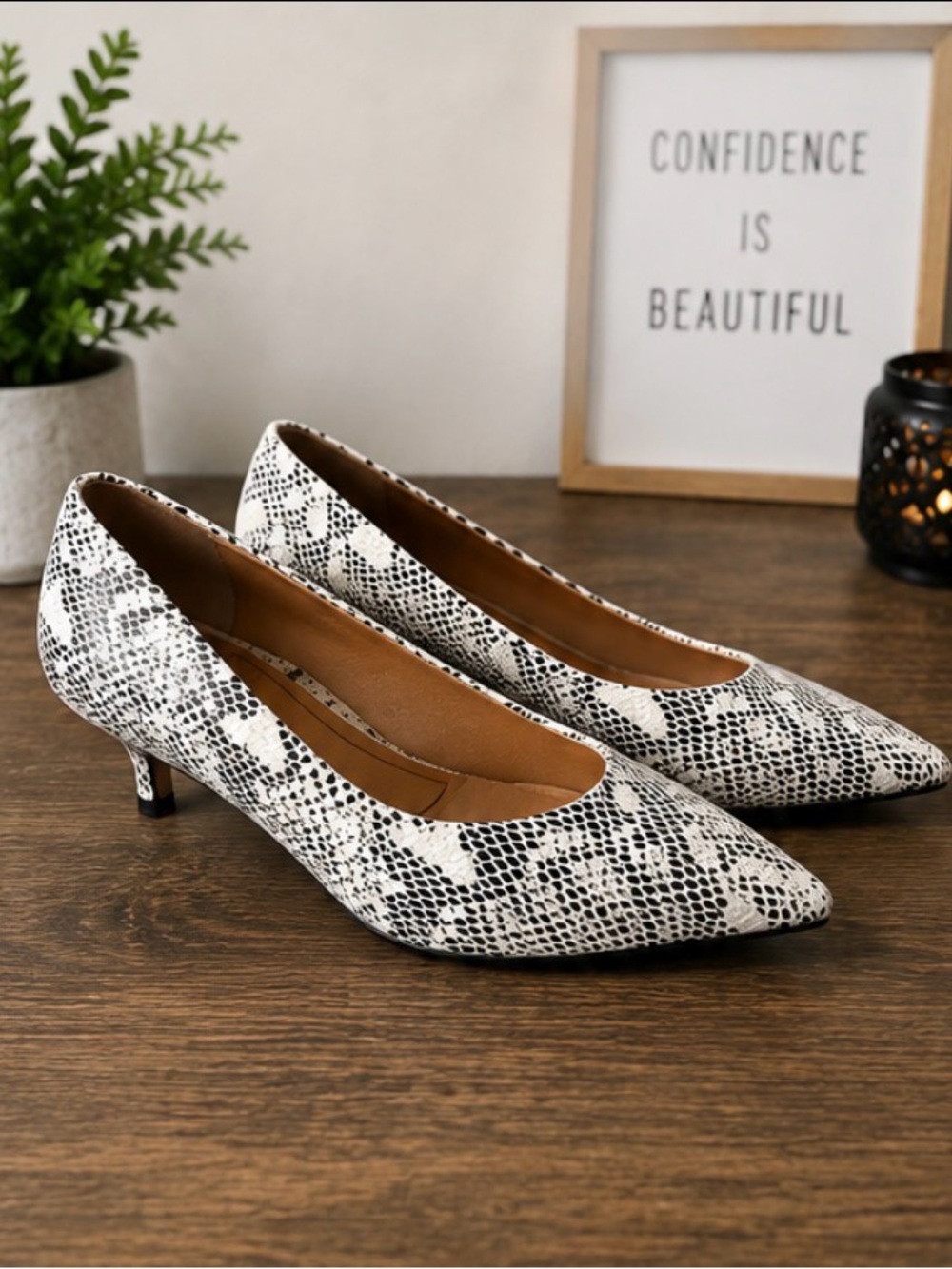 Vionic Snakeskin Pointed Toe Kitten Heel Pumps – Women’s Size 9